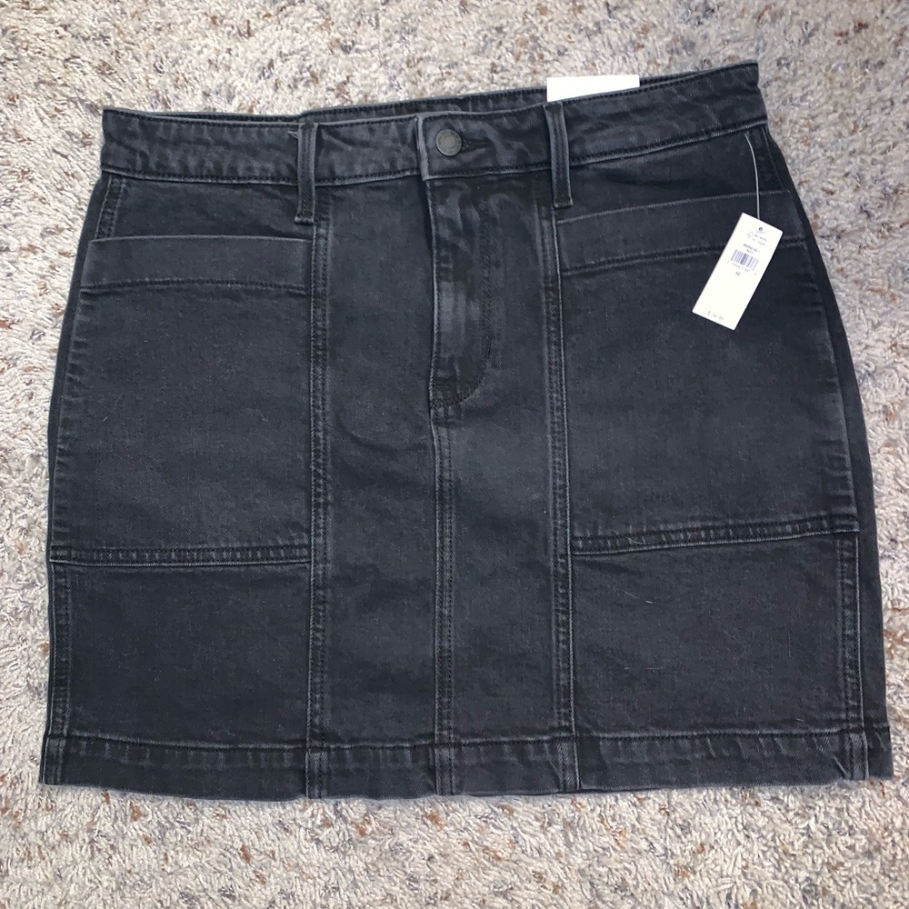 Old Navy black denim skirt. Size 10